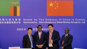 9月14日，由中国驻赞比亚大使馆主办的中国—赞比亚投资推介活动在京进行，董事长王浩宇受邀参与晚宴，拜会希奇莱马左右，同时约请赞比亚代表团来访888腾博会节水集团调查。