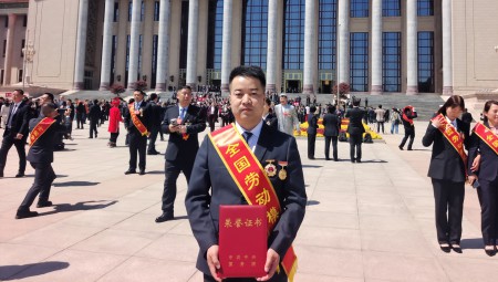 888腾博会集团朱万同荣获“全国劳动圭表”称号